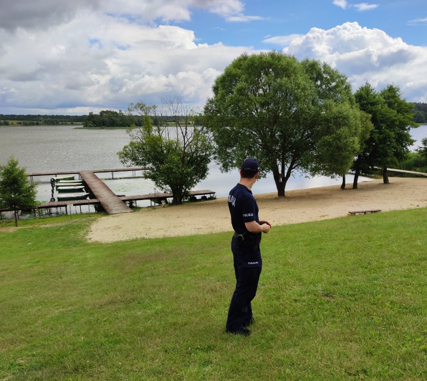 Kwidzyńscy policjanci kontrolują kąpieliska i dzikie plaże. Akcja potrwa do końca lata [ZDJĘCIA]