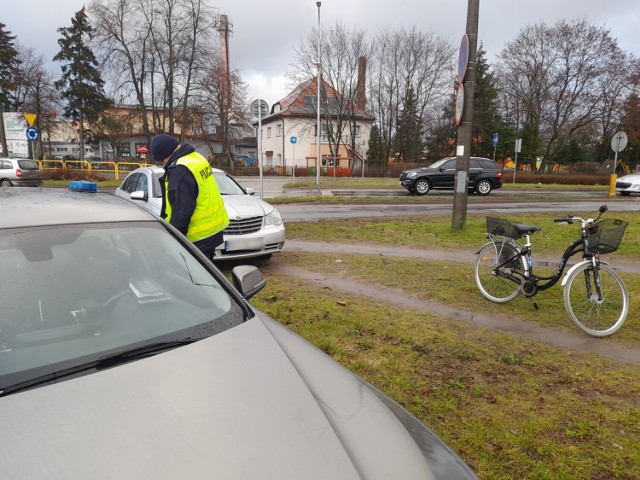 Do potrącenia 47-letniej rowerzystki doszło w środowe, wczesne popołudnie 1 lutego na przejeździe rowerowym przy ulicy Abrahama w Lęborku.