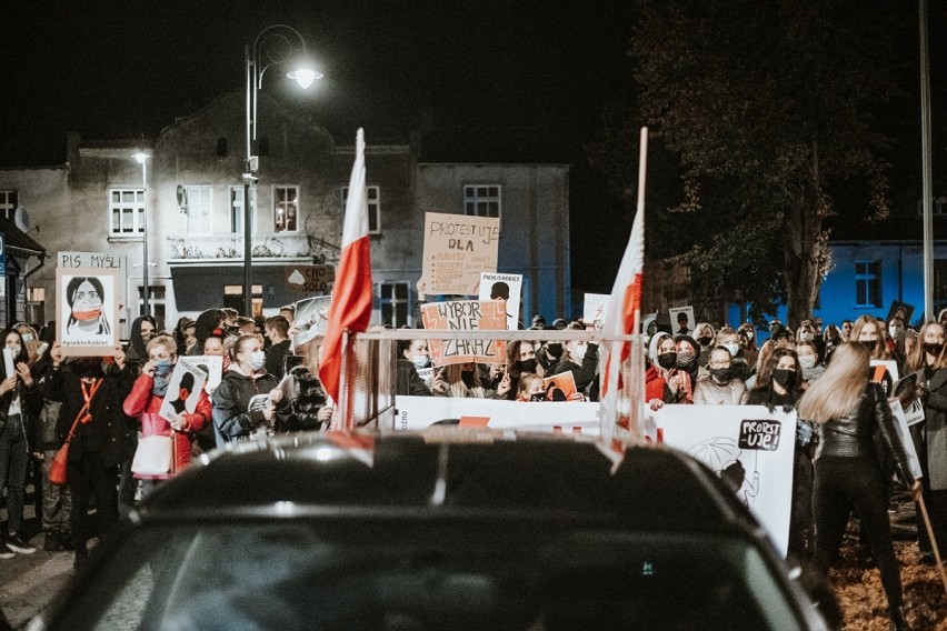 "To jest wojna!". Protesty nie słabną. Mieszkańcy Rogoźna ponownie wyszli na ulicę [CZĘŚĆ 1]