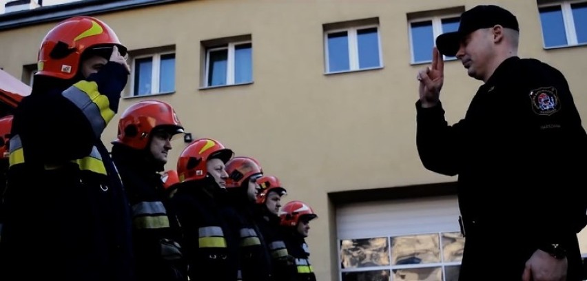 Warszawscy strażacy promują się w sieci. Tak wygląda ich...
