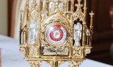 Msza dziękczynna w Rynku we Wrocławiu i relikwie z krwią Jana Pawła II