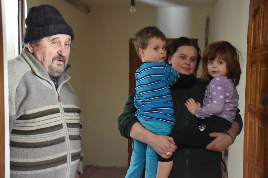 5-osobowa rodzina z Bogusławic w pożarze straciła dobytek swojego życia. Pogorzelcom pomagają ludzie dobrej woli