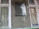 Bohaterowie poznańskich ulic: Róża Luksemburg na zniszczonej tablicy [ZDJĘCIA]
