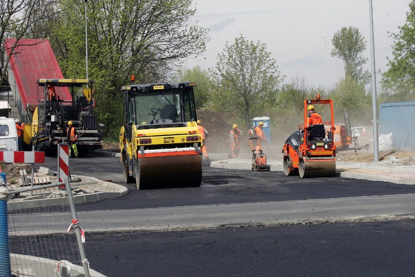 Położą asfalt na ulicy Jaworzyńskiej w Legnicy