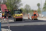 Położą asfalt na ulicy Jaworzyńskiej w Legnicy [ZDJĘCIA]