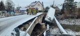 Wypadek w Zagrodnie. Ciężarówka w rzece, uszkodzony most i wodociąg. Koszmar!