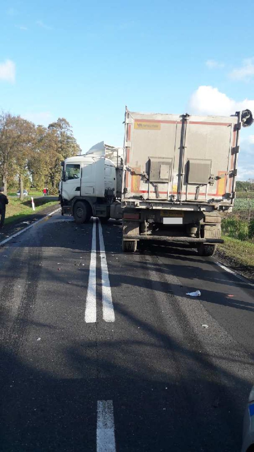 Dwa zdarzenia drogowe w powiecie radziejowskim z udziałem ciężarówek [zdjęcia]