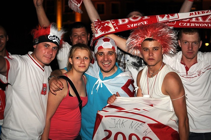 Euro 2012 Poznań - Kibice na Starym Rynku po meczu Czechy - Polska [ZDJĘCIA]