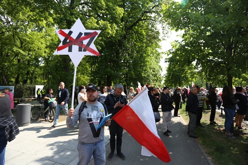 Stop 447 - Ogólnopolski marsz przeszedł ulicami Warszawy. Ważna deklaracja pod ambasadą USA [ZDJĘCIA]
