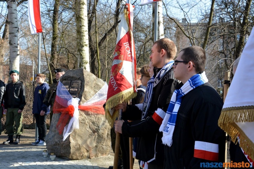 Pomnik Żołnierzy Wyklętych stanął przy ulicy Poniatowskiego...