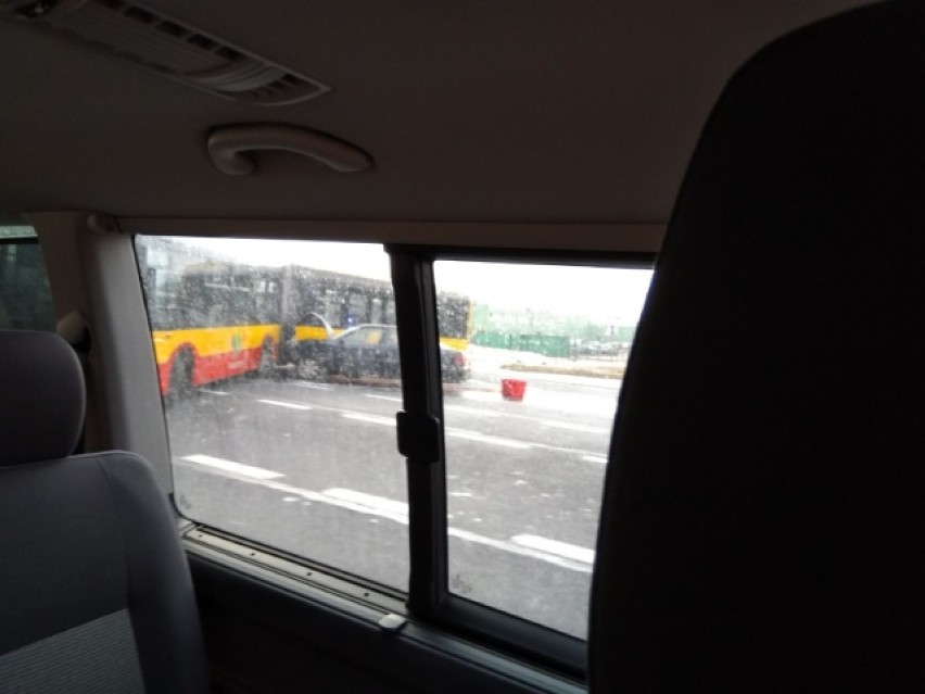 Wypadek autobusu na ul. Uczniowskiej w Wałbrzychu