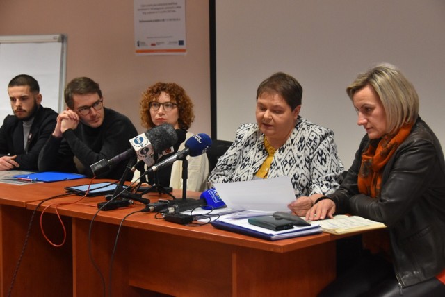 O trudnej sytuacji pielęgniarek w tarnowskich szpitalach mówiono podczas piątkowej konferencji prasowej w Tarnowie z udziałem związkowców i parlamentarzystów