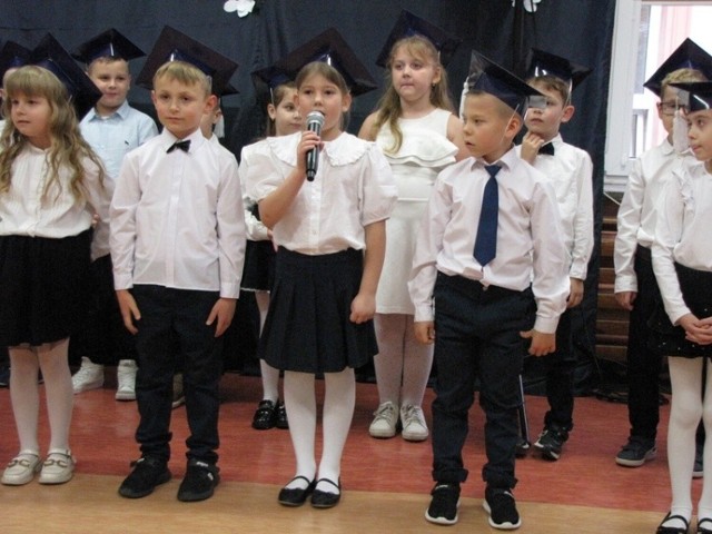 48 uczniów klas pierwszych Szkoły Podstawowej numer 2 w Sandomierzu złożyło uroczyste ślubowanie.