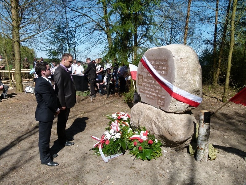 Obelisk odłonięty w Karolinowie w powiecie tomaszowskim będzie przypominał o Hubalu i jego oddziale
