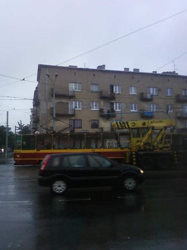 Dziś o godzinie 8.40 wykoleił się tramwaj nauki jazdy. Do zdarzenia doszło na skrzyżowaniu ulic Kopcińskiego i Narutowicza.