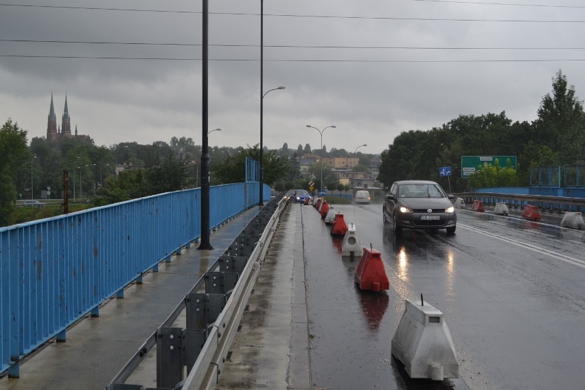 Wiadukt na Żorskiej w Rybniku od 4 lat czeka na remont. Kiedy zamkną most przy Tesco dla ruchu? ZDJĘCIE ARCHIWALNE Z 2016 ROKU