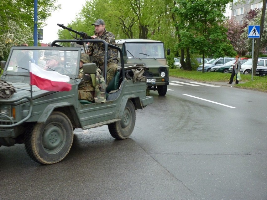 Zlot Pojazdów Militarnych Wapienniki 2012: Parada i pokaz w Radomsku [ZDJĘCIA+FILM]