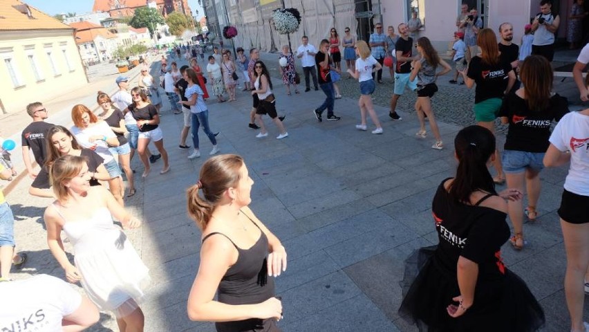 Latino solo, zumba czy salsation. Tańce i pokazy. Każdy może...