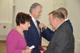 Jubileusz Złotych Godów w gminie Dobrzyca. 24 pary zostały odznaczone Medalami za Długoletnie Pożycie Małżeńskie [ZDJĘCIA, WIDEO]