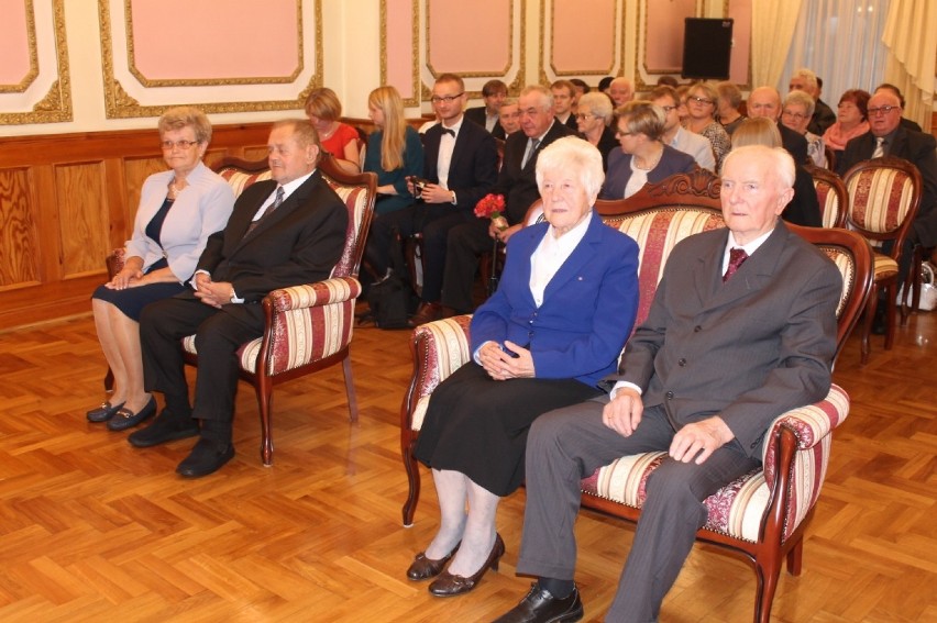 Diamentowe i złote gody w Tomaszowie: Dwie pary świętowały w Urzędzie Stanu Cywilnego