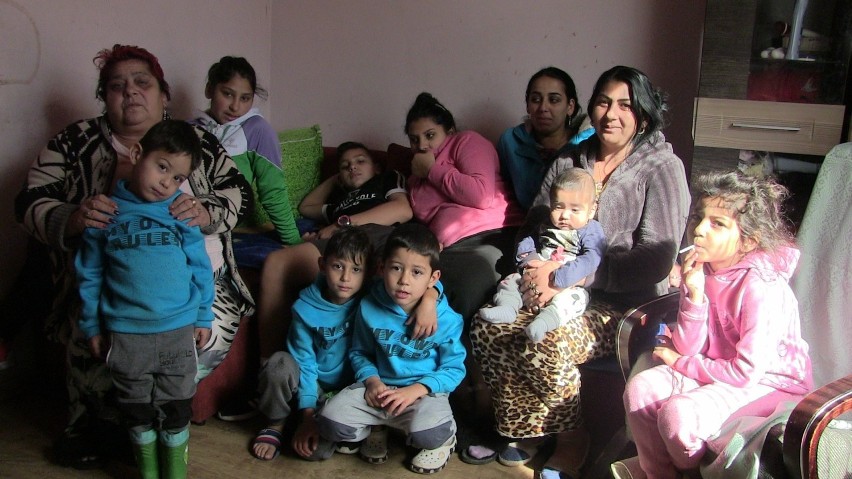 Romowie z ulicy Wąskiej martwią się, jak przetrwają kolejną zimę