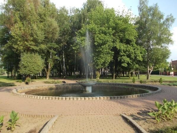 Park w Brzozowicach-Kamieniu. Przyroda i urocze alejki to...