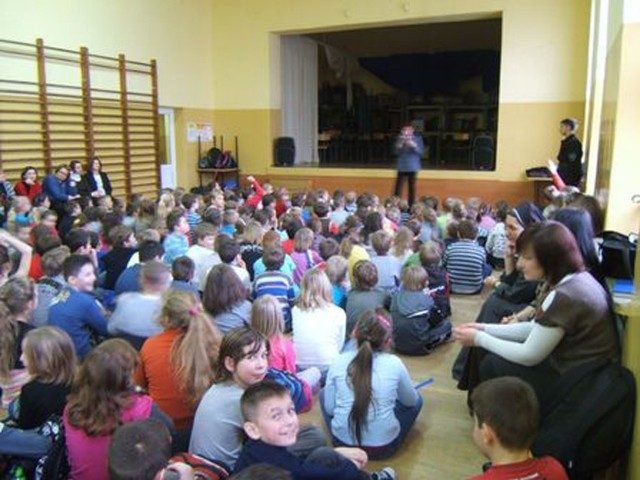 Pierwsze spotkanie odbyło się w Szkole Podstawowej nr 1 w Poddębicach