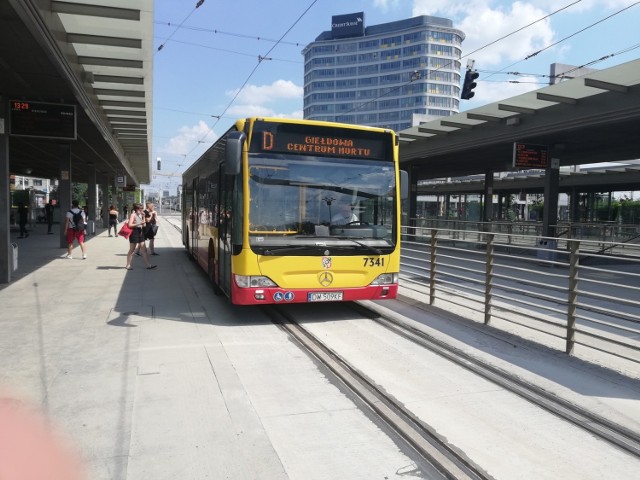 Na pierwszy i drugi peron na Rondzie Reagana wróciły autobusy i tramwaje