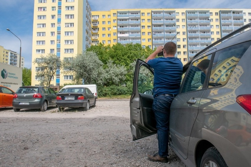 Mieszkaniec Piątkowa ustawił głośnik na balkonie i równo o...