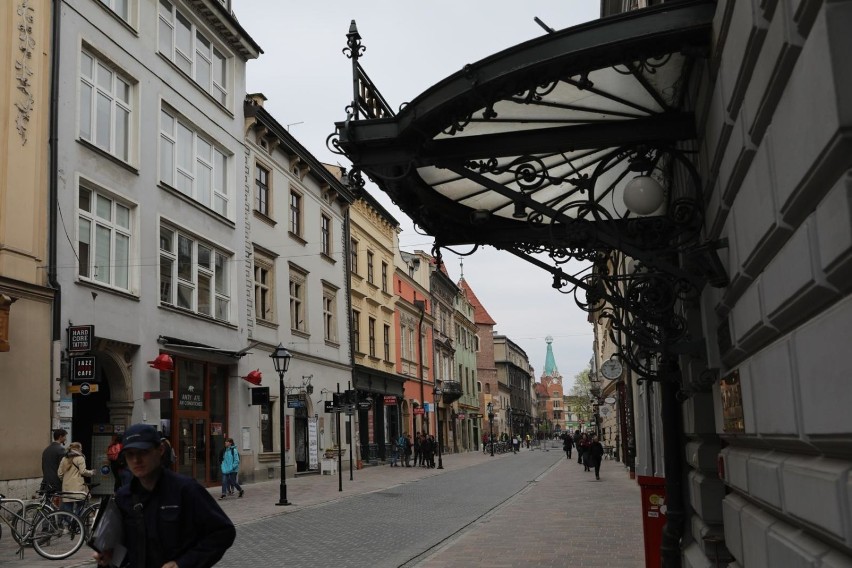 Ulica Sławkowska po remoncie zyskała nową nawierzchnię i...