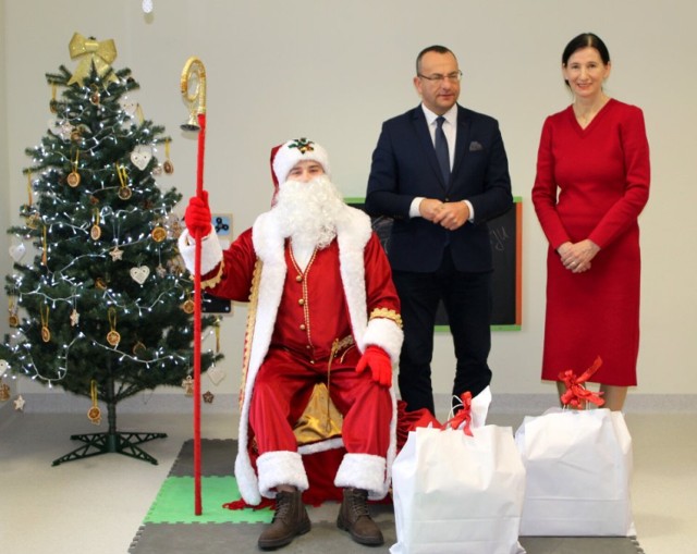 Święty Mikołaj odwiedził najmłodszych pacjentów szpitala w Żurawicy.