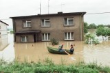 Zobacz 60 wstrząsających zdjęć z Powodzi Tysiąclecia - to było PRZERAŻAJĄCE!  Minęło 25 lat