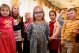 Przedszkolaki z "ósemki" zwiedzały Urząd Miasta w Piotrkowie. Zasiadły w fotelu prezydenta i w sali obrad ZDJĘCIA