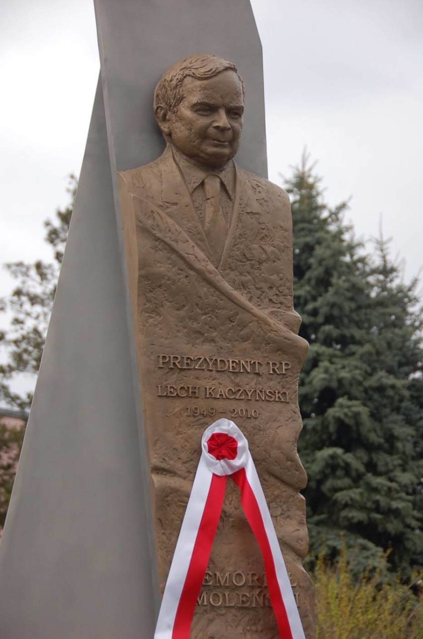 Pomnik Lecha Kaczyńskiego w Dębicy (woj. podkarpackie)