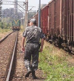 Chociaż funkcjonariusze bytomskiego oddziału Straży Ochrony Kolei codziennie patrolują tereny szlaków kolejowych, nie są w stanie zapobiec chuligańskim wybrykom. LUCYNA USIŃSKA