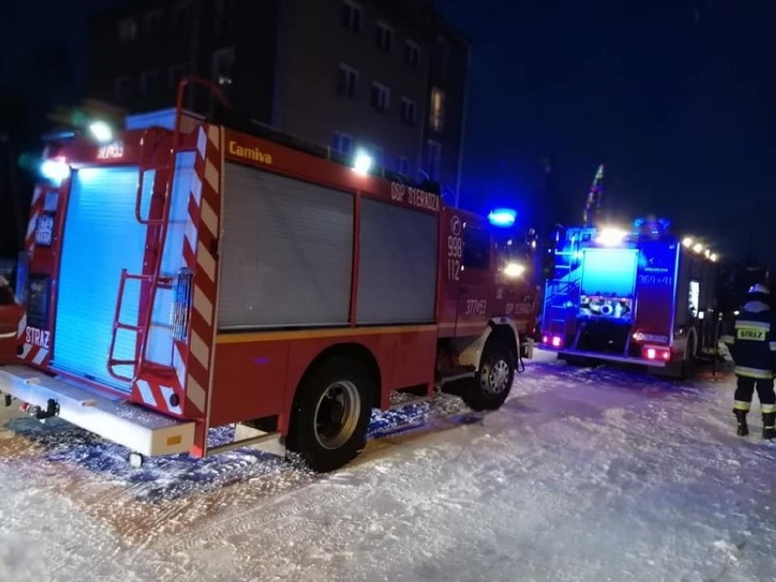 Pożar w Sieradzy. Ewakuowano lokatorów z bloku