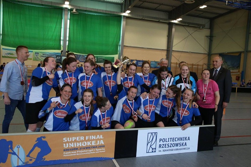 Super Finał Unihokeja. Żeńska drużyna PKS MOS Zbąszyń  zdobyła III miejsce Mistrzostw Polski Kobiet w Unihokeju