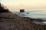 Bunkier w Gdyni Orłowie zepchnięty do wody [zdjęcia i wideo]