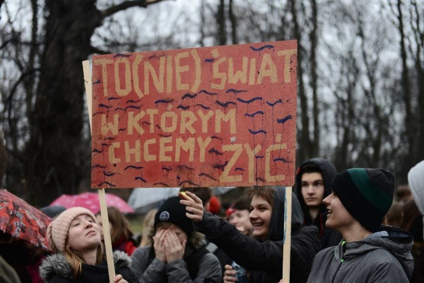 Młodzieżowy Strajk Klimatyczny, Warszawa. Kolejny protest 20 września. "Nie damy sobie zabrać przyszłości"