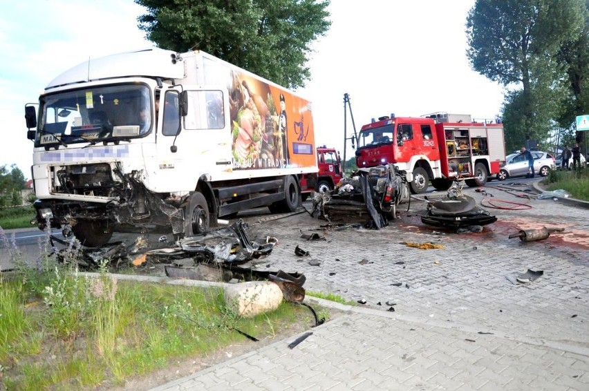 Mieszkaniec Wałbrzycha zginął w wypadku samochodowym na drodze krajowej nr 3 (ZDJĘCIA)