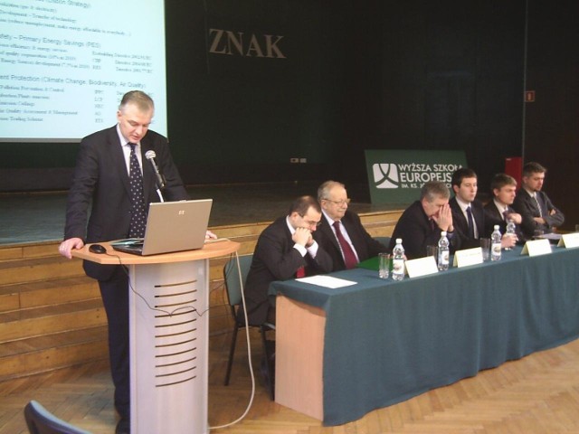 Jarosław Gowin - rektor WSE im.J.Tischnera, wita uczestników konferencji &quot;Bezpieczeństwo energetyczne Polski w Unii Europejskiej&quot;