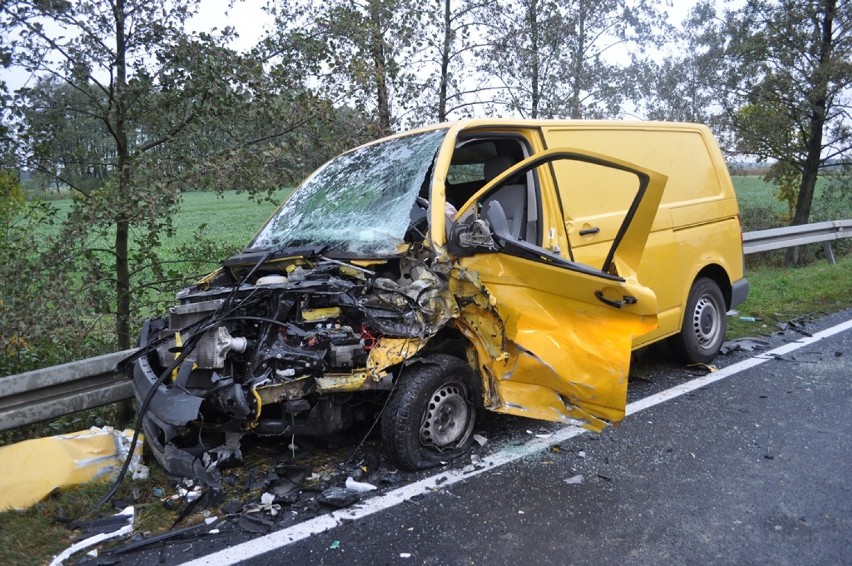 Wypadek na drodze 434 w okolicy Zbrudzewa. Trzy osoby...