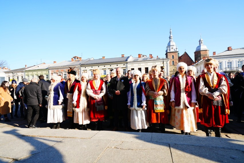 Po raz 13. młodzież tańczyła poloneza na rynku