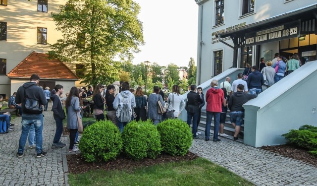 Takie kolejki do muzeów to norma w czasie Europejskiej Nocy Muzeów w Bydgoszczy.