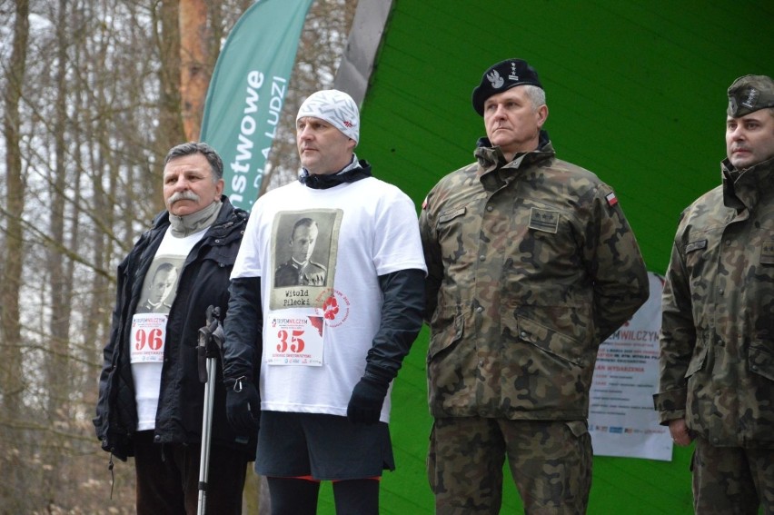 Bieg Tropem Wilczym w Ostrowcu. Ponad 300 osób uczciło Dzień Pamięci Żołnierzy Wyklętych [ZDJĘCIA, WIDEO]