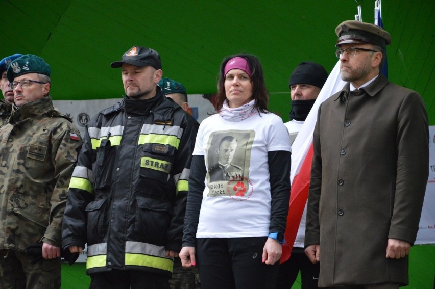 Bieg Tropem Wilczym w Ostrowcu. Ponad 300 osób uczciło Dzień Pamięci Żołnierzy Wyklętych [ZDJĘCIA, WIDEO]