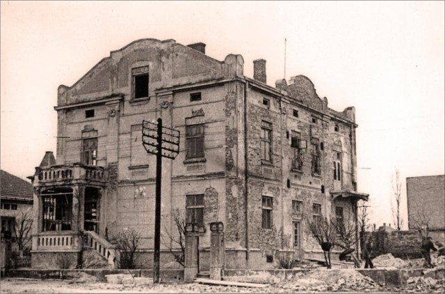 Przy ulicy Potockiego (obecnej Ducala) mieściła się elektrownia. Część zabudowań elektrowni zostało zniszczone podczas wybuchu gazu w 1969 r.