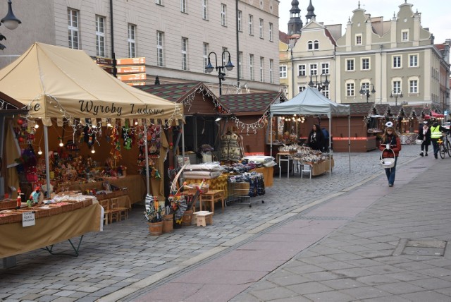 Przez trzy tygodnie mieszkańcy regionu mogli zapoznać się z przygotowanym przez wystawców rękodziełem, świątecznymi ozdobami czy lokalnymi przysmakami. Jak zwykle, bardzo dużym zainteresowaniem cieszyły się diabelski młyn i karuzela.