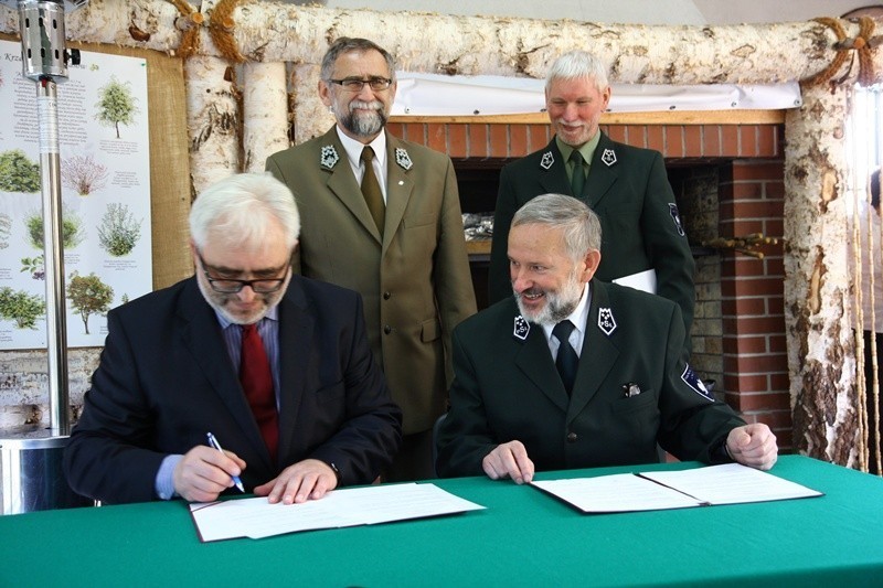 Syców: Wojewoda dolnośląski podpisał porozumienie z Lasami Państwowymi