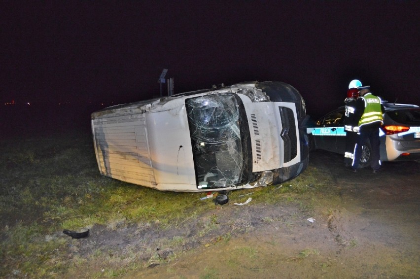 Bus wylądował w rowie pod Poninem